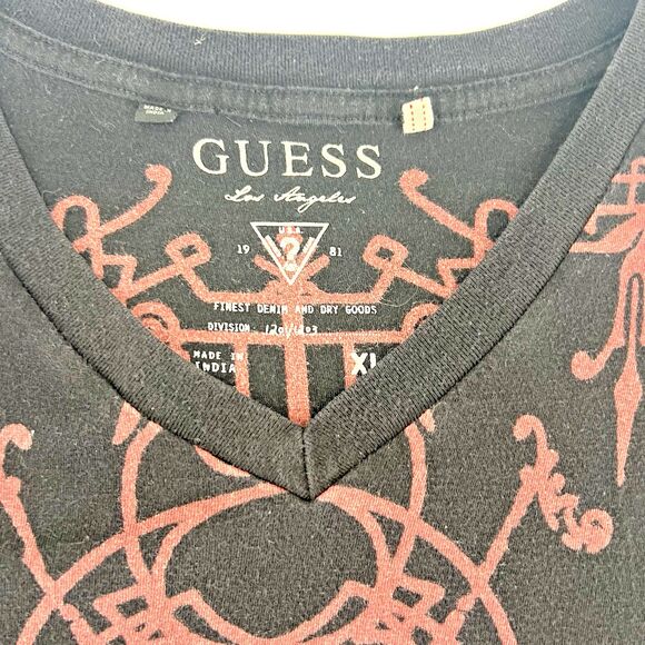 Guess men's v-neck t-shirt with an ornate graphic design XL - Picture 2 of 10